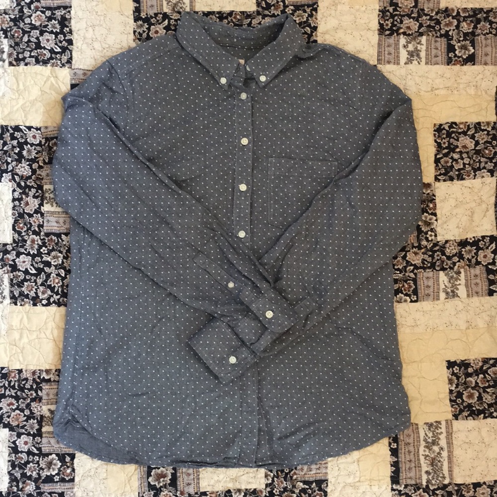 Gap The Tailored Shirt white polka dot on gray